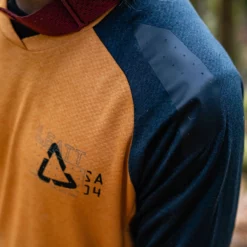 Leatt MTB AllMtn 5.0 Jersey -Fox Racing Verkaufsladen 202220 20Leatt20 20Evan20Wall20Shreddit20 20Liam20Wallace20LOW20RES 02633