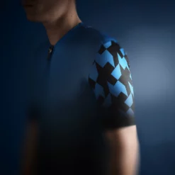 Assos EQUIPE RS Jersey S9 TARGA 12 Assos EQUIPE RS Jersey S9 TARGA -Fox Racing Verkaufsladen Assos EQUIPE RS Jersey S9 TARGA Jerseys Cyber Blue SS23 11 20 323 2L XS 3
