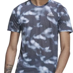 Adidas RUN ICONS AOP Tee -Fox Racing Verkaufsladen HM1216 3 APPAREL On Model Standard View white