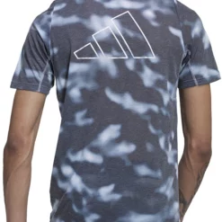 Adidas RUN ICONS AOP Tee -Fox Racing Verkaufsladen HM1216 5 APPAREL On Model Back View white