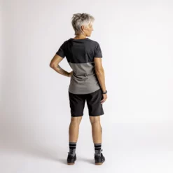 IXS Women's Flow Tech Tee (Mountain) -Fox Racing Verkaufsladen IXS Women s Flow Tech Tee Mountain Jerseys Graphite Black 2022 473 510 2651 003 34 1